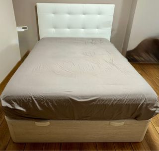 Cama de 1,50 con canapé, colchon y cabecero.