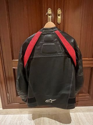 Chaqueta Alpinestars cuero roja-negra.