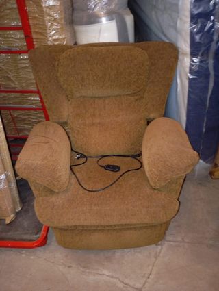 Sillón reclinable eléctrico marrón