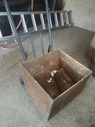 Carrito de madera para leña