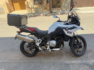 BMW F750GS - Motocicleta blanca 8000 km