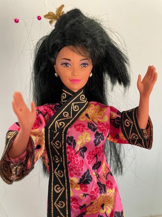 Muñeca Barbie kimono asiática