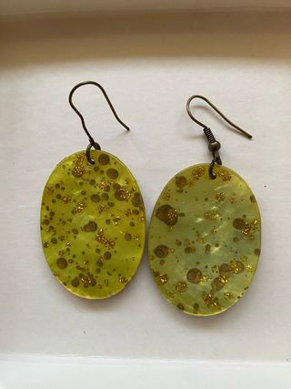Pendientes ovalados verde y dorado