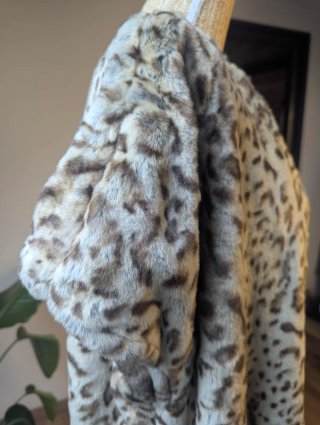 Abrigo de piel sintética estampado leopardo