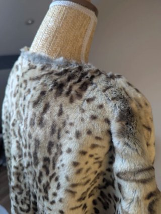 Abrigo de piel sintética estampado leopardo