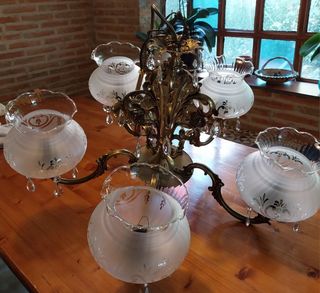 Elegante lámpara techo dorada