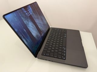 MacBook Pro m4 14" 512GB Gris Espacial feb 2025