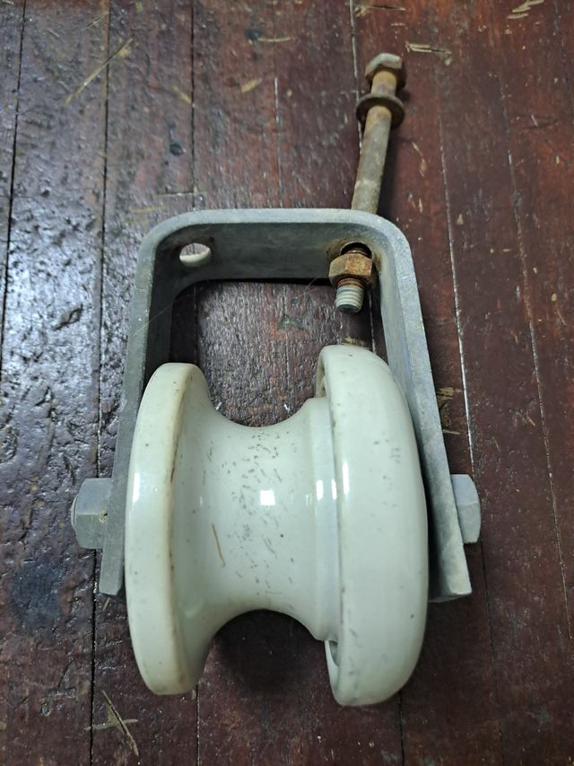 Polea de porcelana antigua