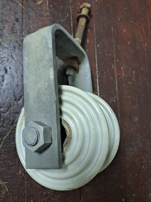 Polea de porcelana antigua