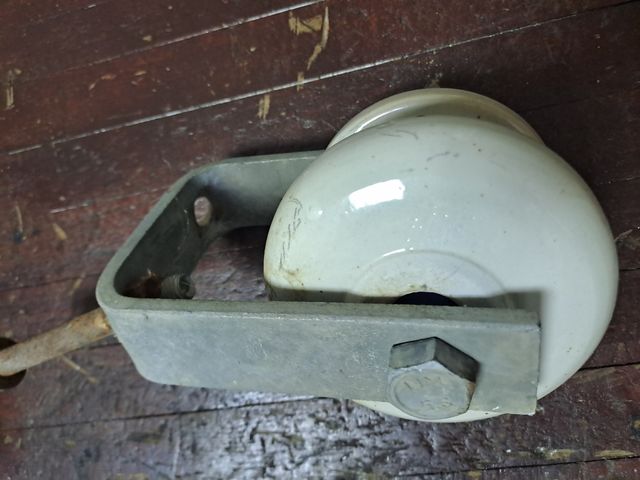 Polea de porcelana antigua