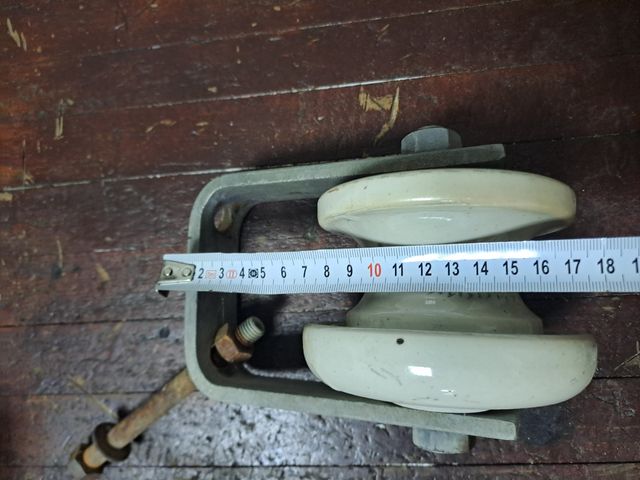 Polea de porcelana antigua