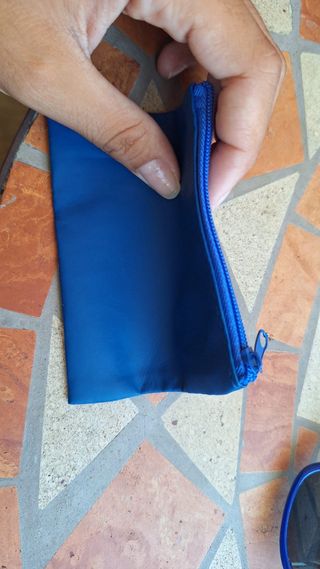 Monedero azul pequeño