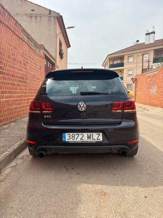 Volkswagen Golf GTI edicion 35 aniversario 235