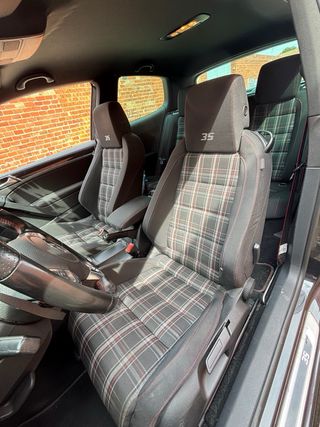 Volkswagen Golf GTI edicion 35 aniversario 235