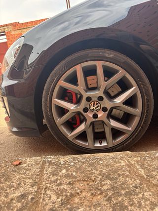 Volkswagen Golf GTI edicion 35 aniversario 235