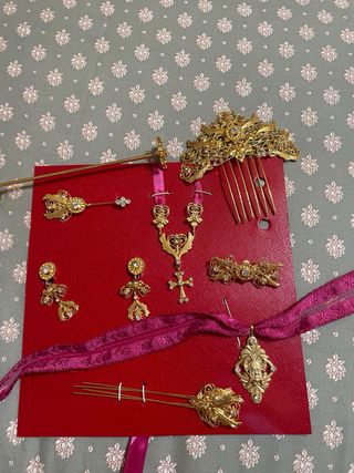 Traje alicantina con juego de aderezos