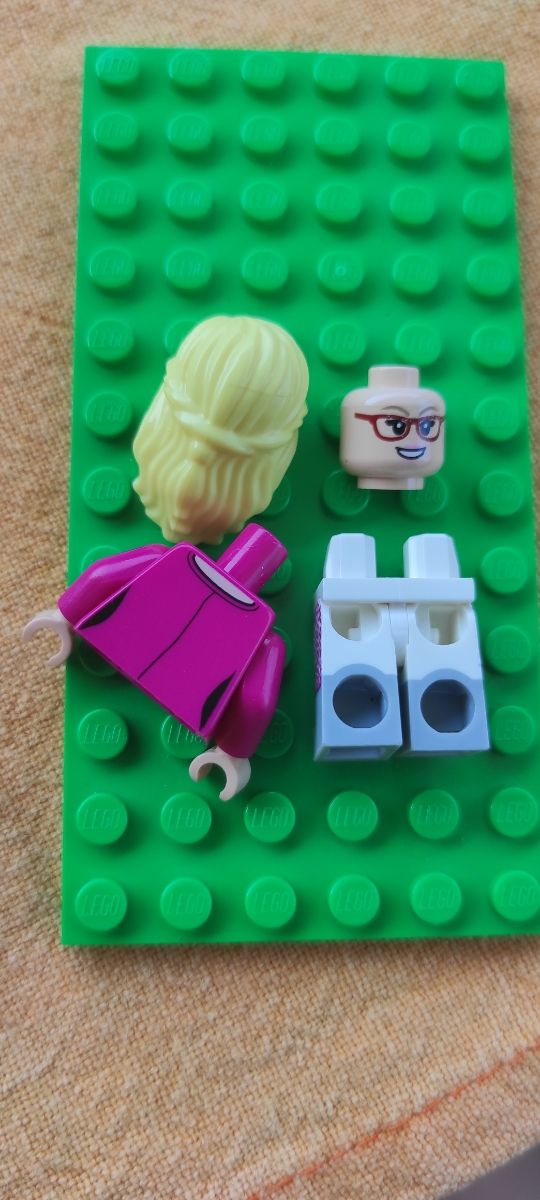 Lego Bernadette - Minifigure