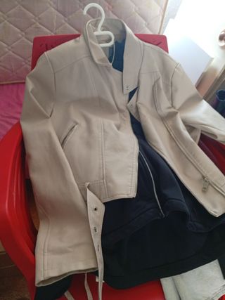 Cazadora piel sintética beige