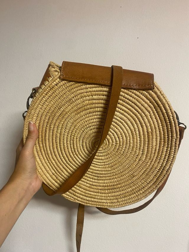 Bolso de rafia redondo con cuero