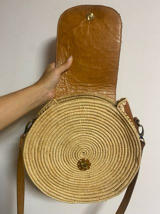Bolso de rafia redondo con cuero
