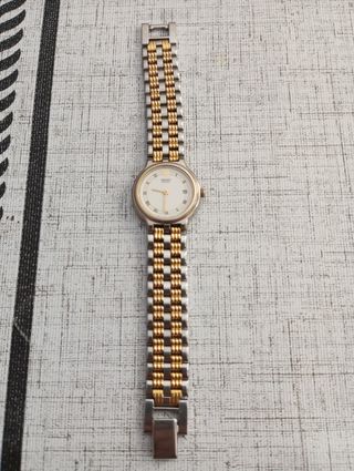 Reloj Seiko dorado y plateado