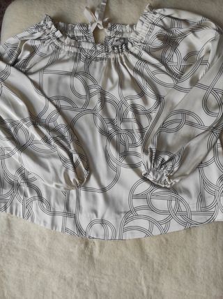 Blusa beige estampada