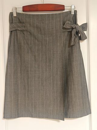 Falda gris raya diplomática talla M