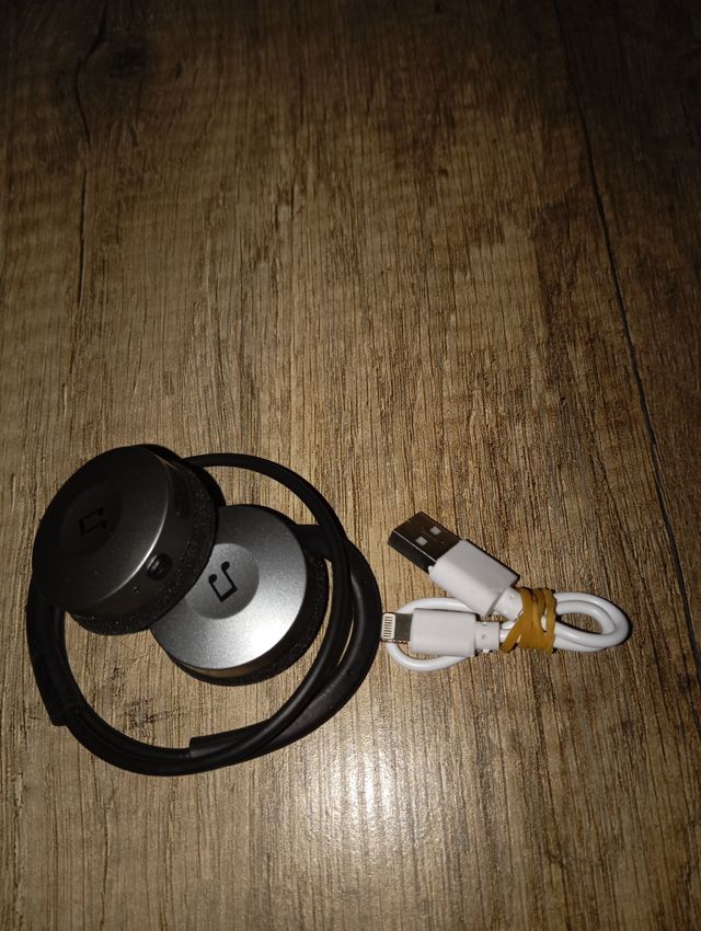 Auriculares deportivos grises