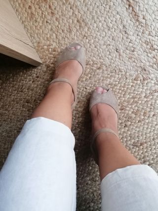 Sandalias tacón beige