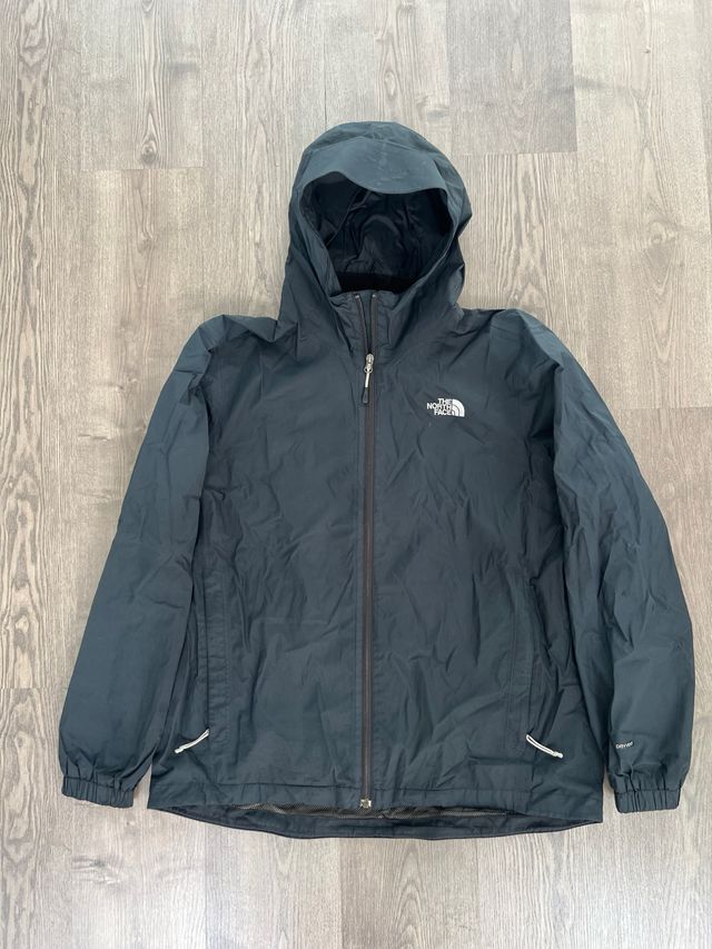 Chaqueta North Face negra impermeable
