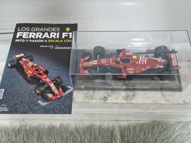 1:24 Ferrari SF71H Kimi Räikkönen 2018 + Revista