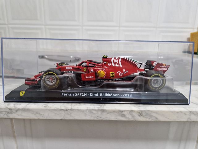 1:24 Ferrari SF71H Kimi Räikkönen 2018 + Revista