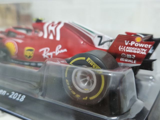 1:24 Ferrari SF71H Kimi Räikkönen 2018 + Revista