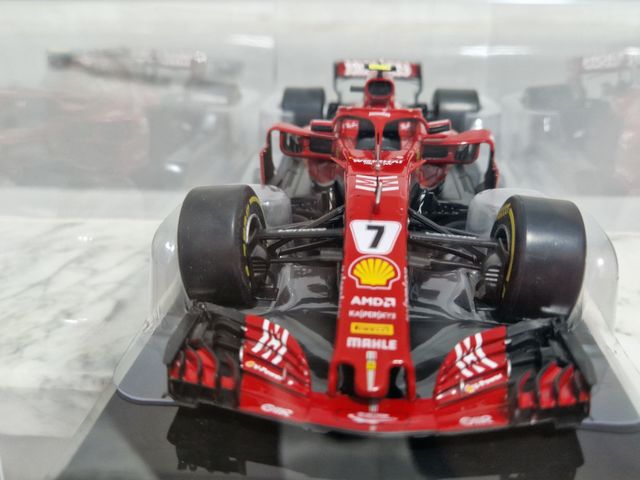 1:24 Ferrari SF71H Kimi Räikkönen 2018 + Revista