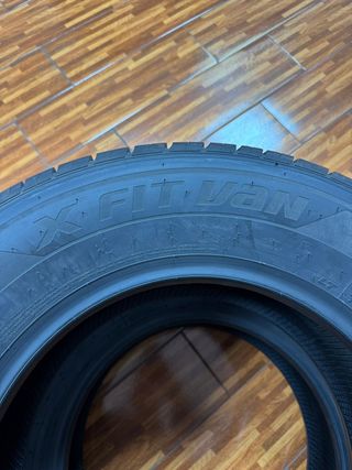 Neumáticos 215/70R15C dos unid.