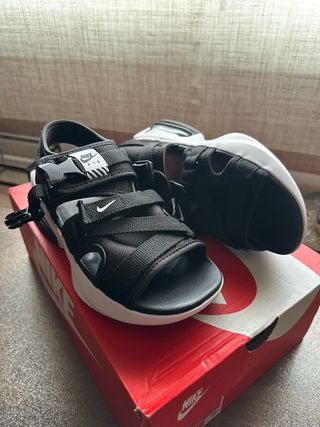 Sandalias marca Nike T. 39