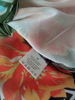 Top floral fluido multicolor