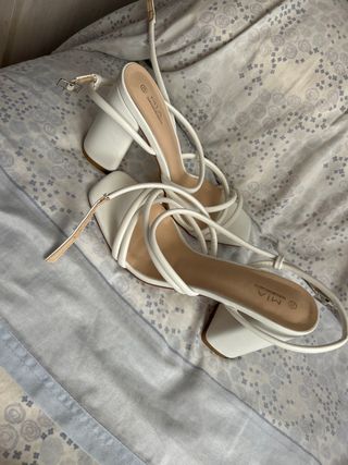 Tacones blancos MIA
