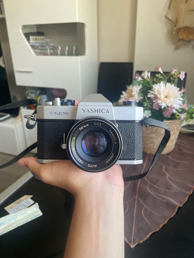 YASHICA TL-Electro SLR 35mm