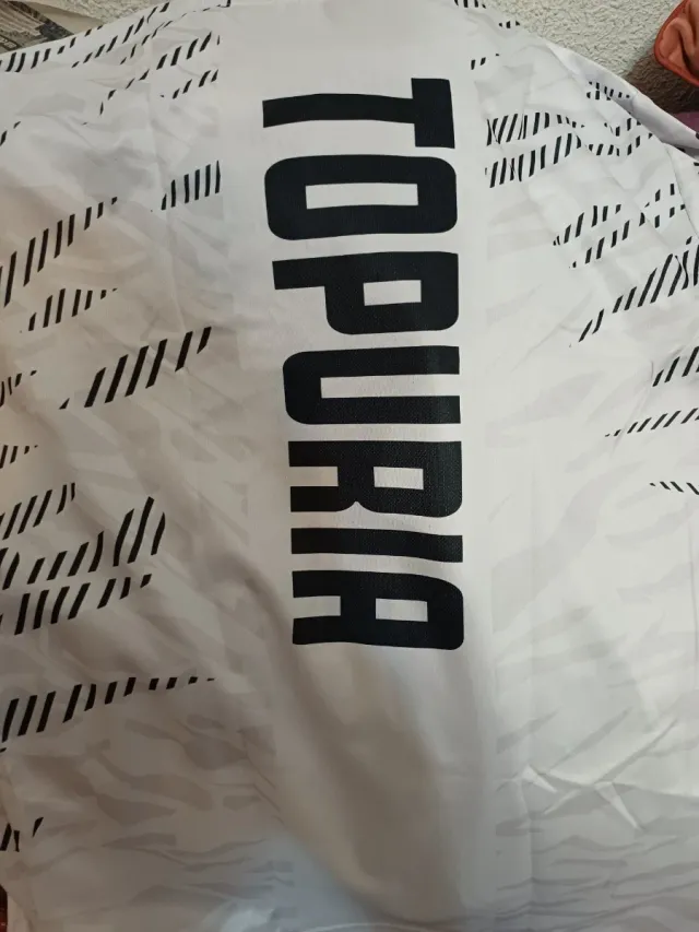 Camiseta UFC Topuria Solo Talla XL