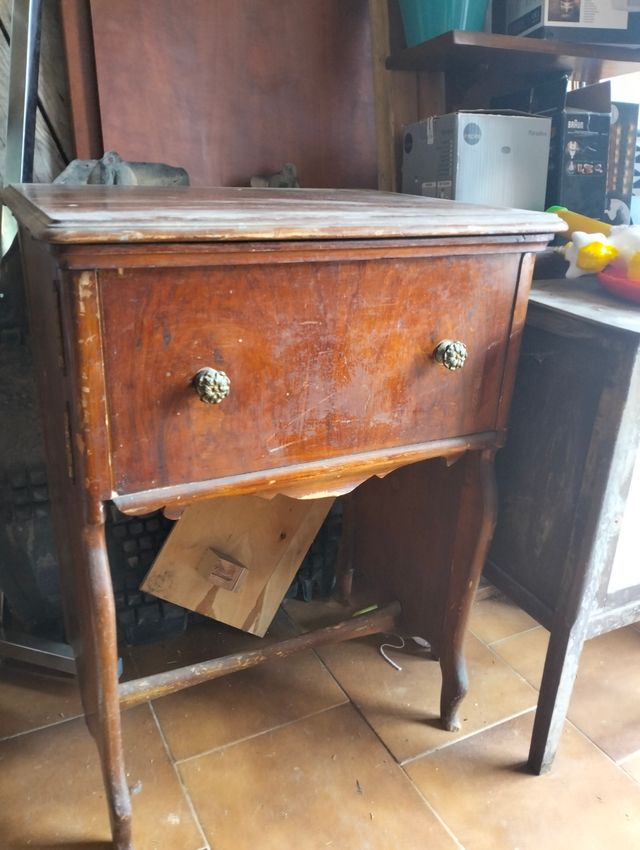 Mueble antiguo de madera