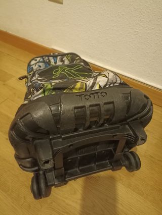 Mochila escolar multicolor seminueva