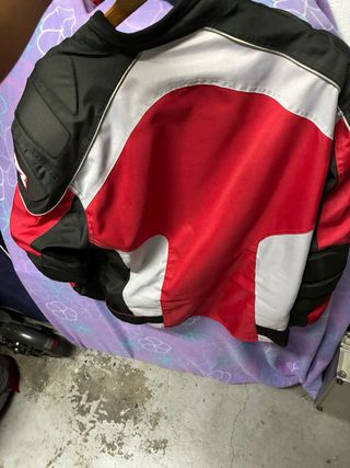 Chaqueta moto roja con protecciones y chaleco XL