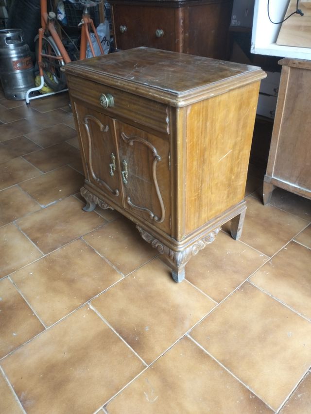 Mesita noche madera marrón