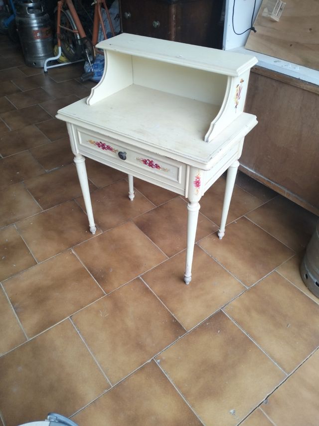 Mesita de noche infantil vintage