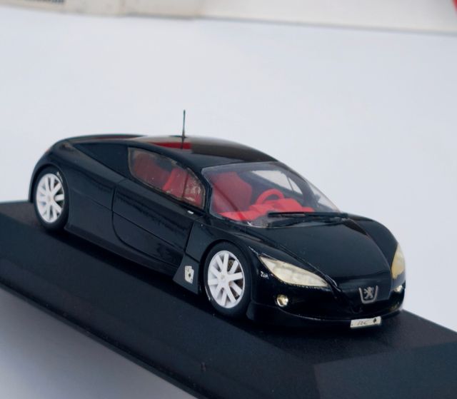 PEUGEOT RC PIQUE CONCEPT CAR 1:43 STARTER