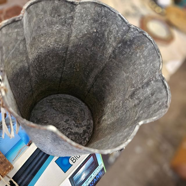 Secchio in latta smaltato con effetto macchiettato