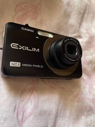 Cámara Casio Exilim - 12.1 MP