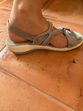 Sandalia negra mujer talla 41.