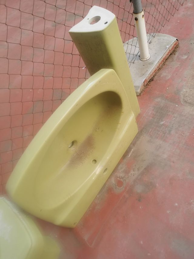 Lavabo antiguo verde oliva